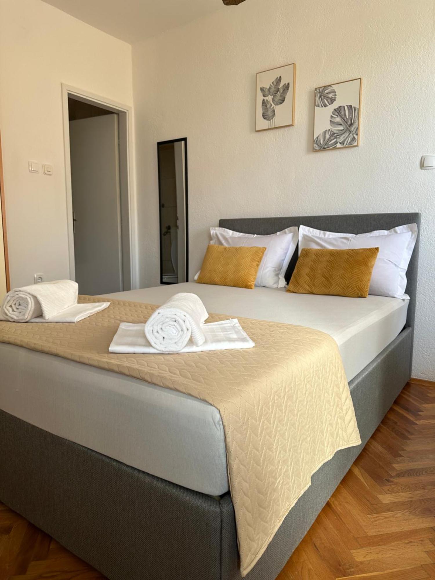 Villa Ruza 30M From The Beach Baška Voda Rum bild